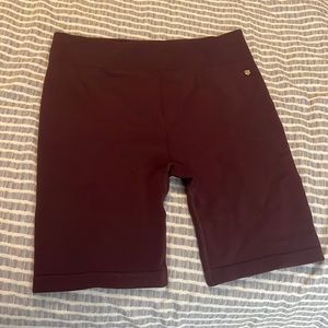 Fabletics 7in cloud seamless high waisted biker shorts